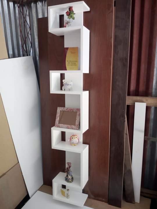 Racks, bibliotecas, estantes, escritorios