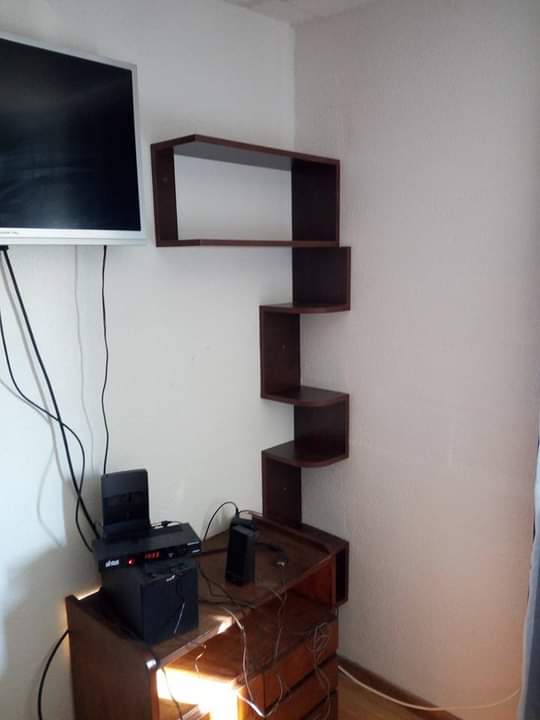 Racks, bibliotecas, estantes, escritorios